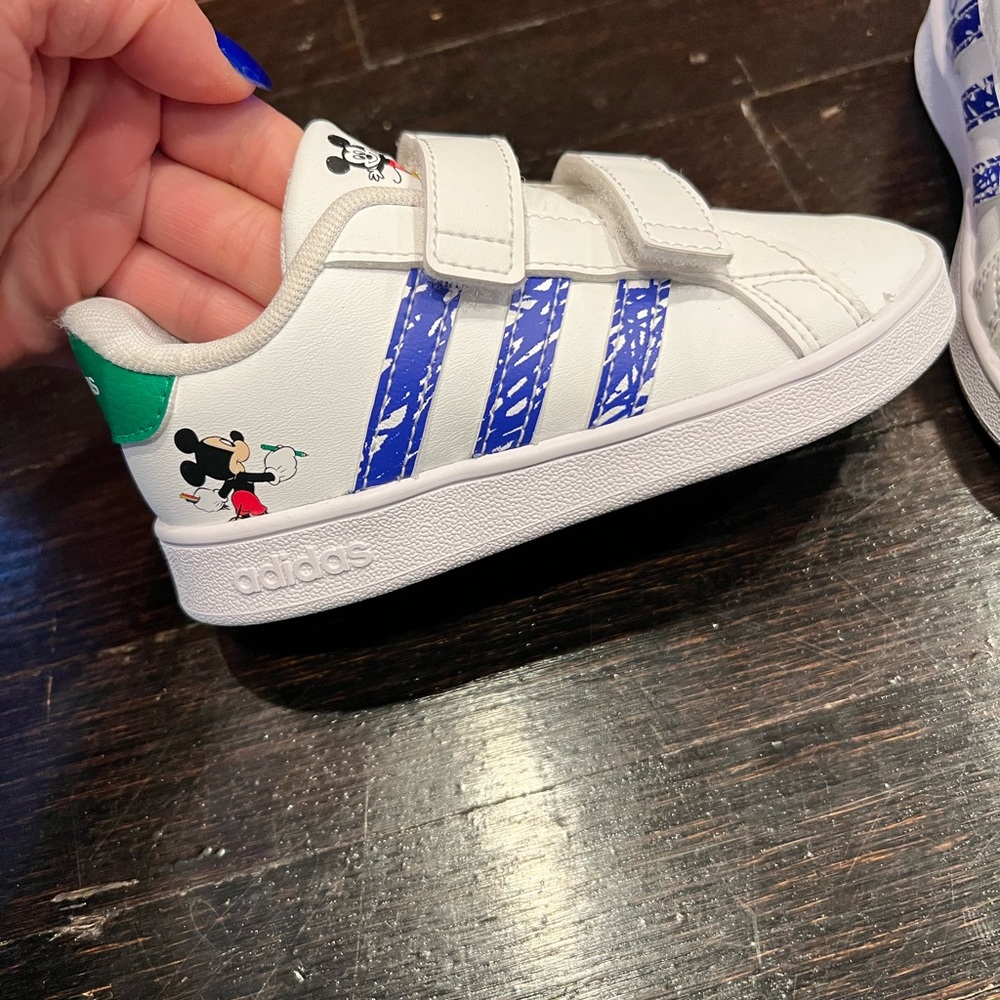 Adidas toddler Disney/Mickey Velcro sneaker size 8